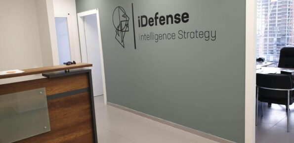 מדבקת מיתוג ל idefense