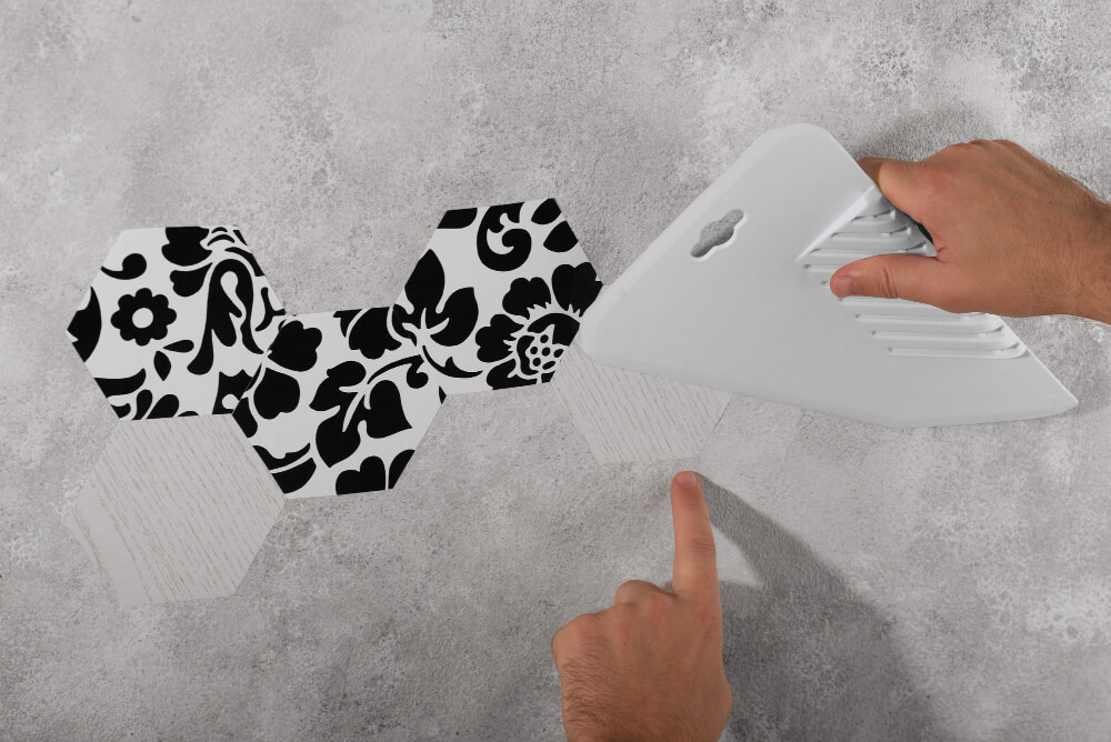 האם צריך מדבקות קיר עמידות לחדר האמבטיה?